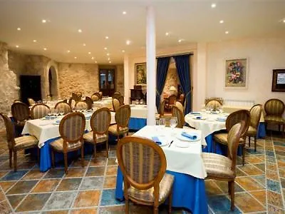 מלון Residencia Real Del Castillo De Curiel