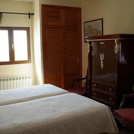 Hotel Residencia Real Del Castillo De Curiel