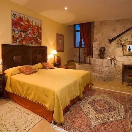 Hotel Residencia Real Del Castillo De Curiel