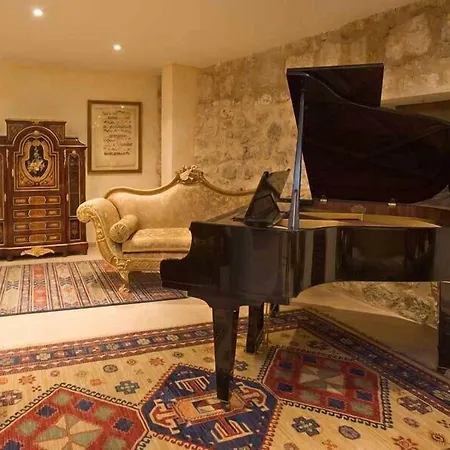 Hotel Residencia Real Del Castillo De Curiel 4*