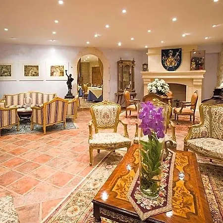 Otel Residencia Real Del Castillo De Curiel