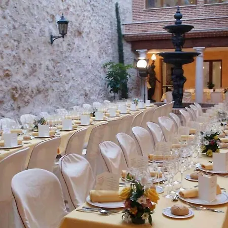 Residencia Real Del Castillo De Curiel Hotel