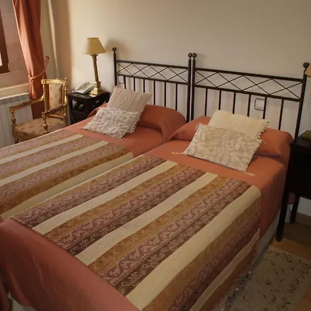 Residencia Real Del Castillo De Curiel Hotel 4*