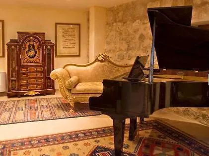 Residencia Real Del Castillo De Curiel Hotel
