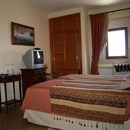 Residencia Real Del Castillo De Curiel Otel 4*