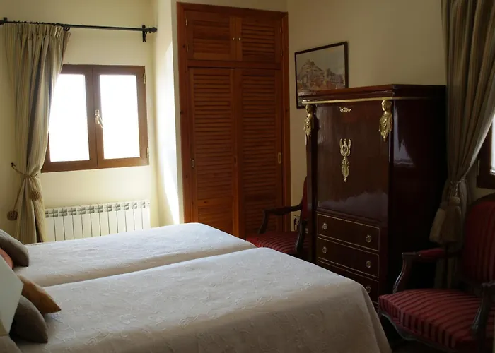 호텔 Residencia Real Del Castillo De Curiel