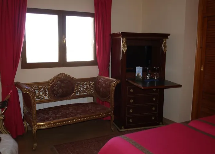 호텔 Residencia Real Del Castillo De Curiel