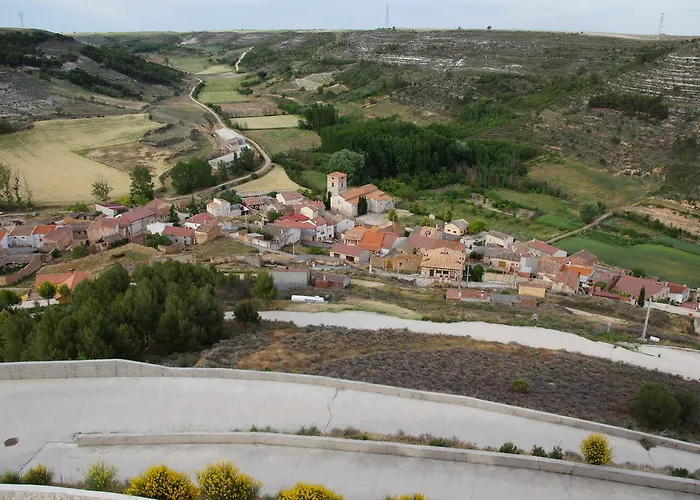 호텔 Residencia Real Del Castillo De Curiel